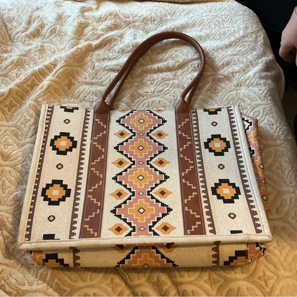 Wrangler Southwestern Aztec Print Tote Bag Cream Brown Faux Leather